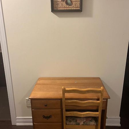 Cozy & Spacious Suite With Private Bathroom Near Toronto Airport ! Mississauga Ngoại thất bức ảnh