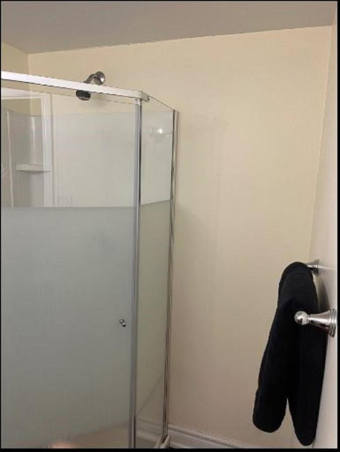 Cozy & Spacious Suite With Private Bathroom Near Toronto Airport ! Mississauga Ngoại thất bức ảnh