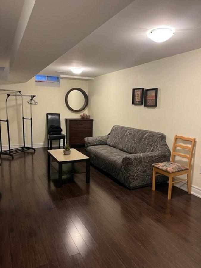 Cozy & Spacious Suite With Private Bathroom Near Toronto Airport ! Mississauga Ngoại thất bức ảnh