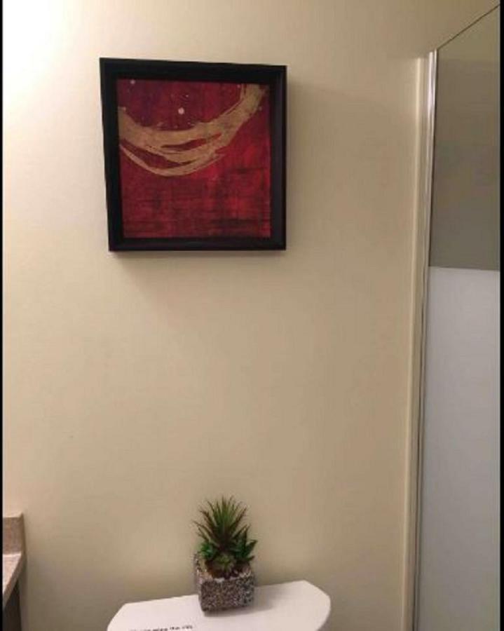Cozy & Spacious Suite With Private Bathroom Near Toronto Airport ! Mississauga Ngoại thất bức ảnh